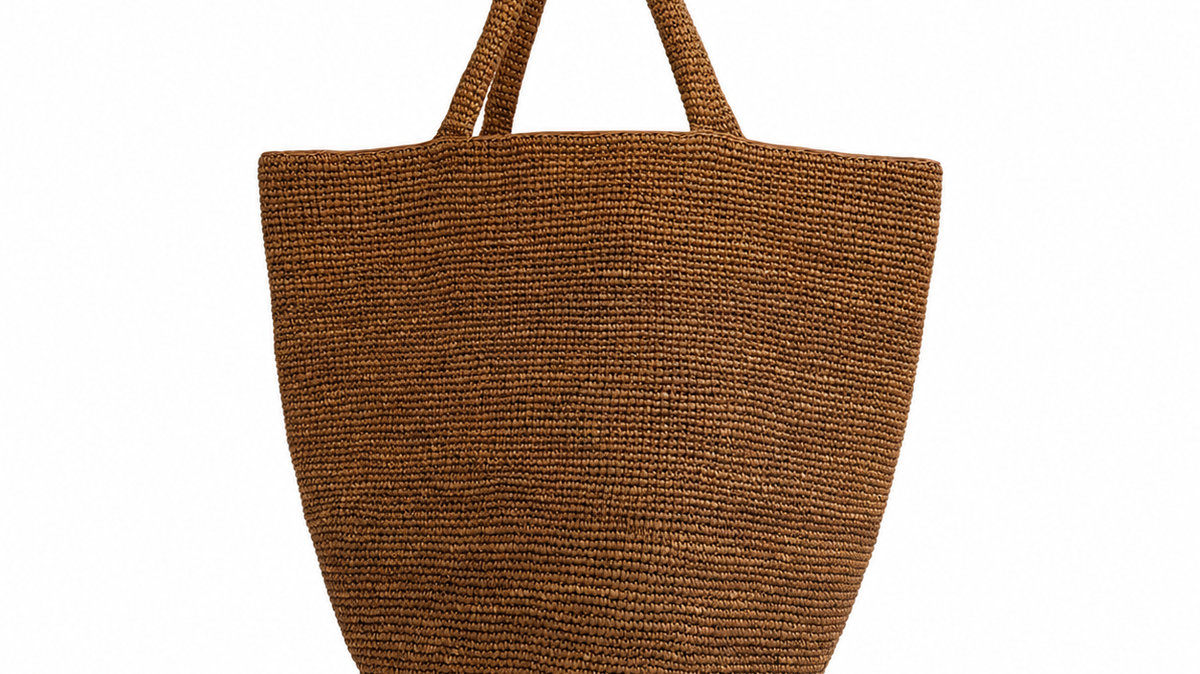 Caramel raffia beach tote bag handwoven in Madagascar