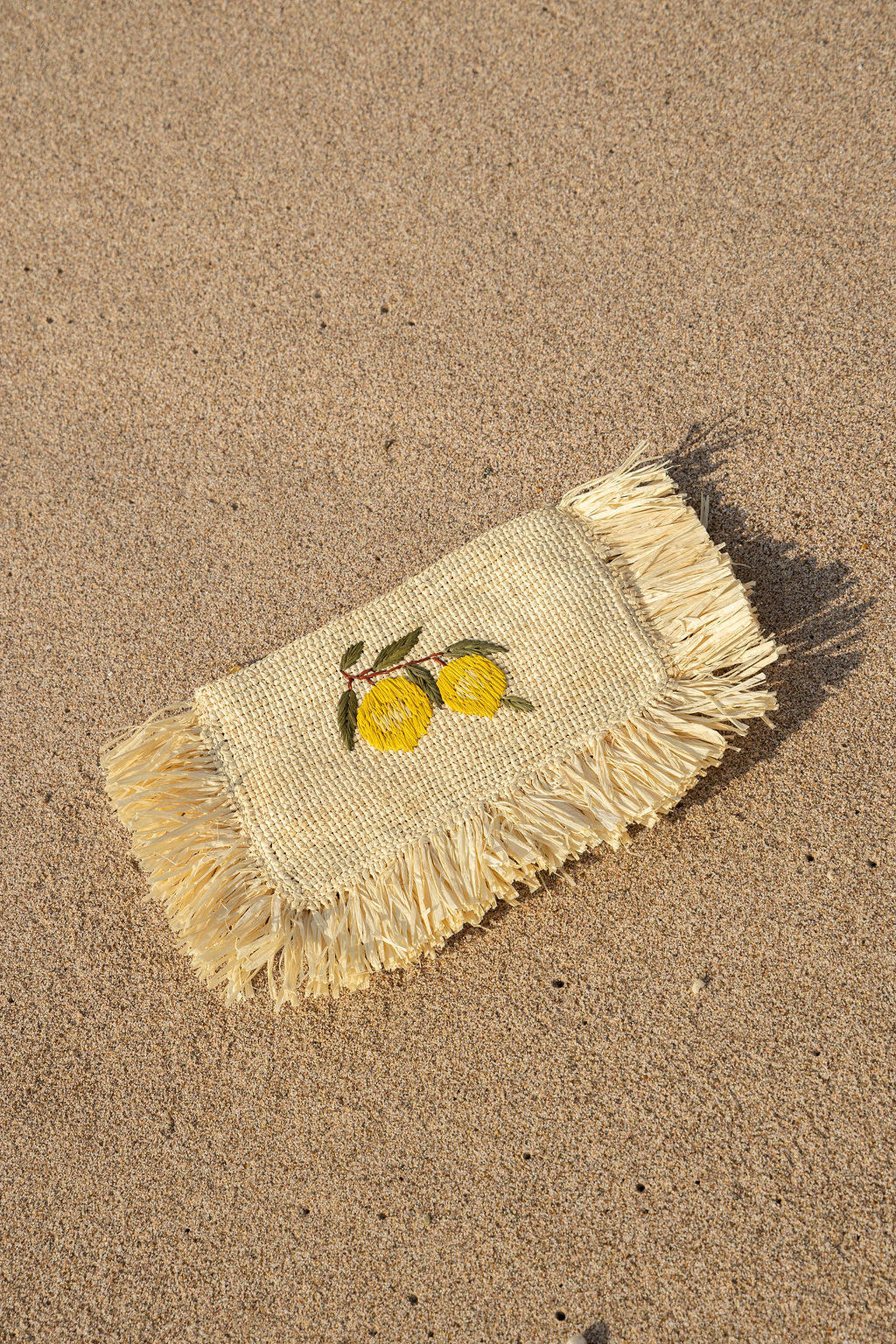 Flowery Flat Pouch - Beige raffia zip pouch with floral crochet band